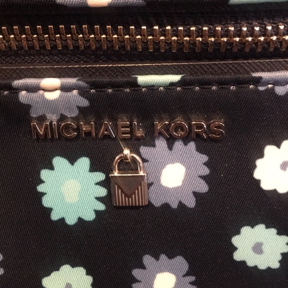 ❤️NEW!!!❤️ Michael Kors Nylon Large Backpack. - Picture 14 of 16